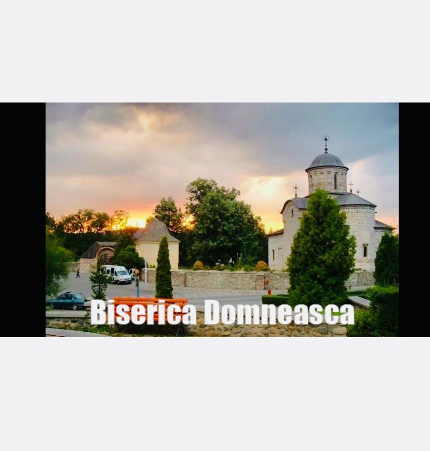 Casa șapte Din șapte * Curtea de Argeş