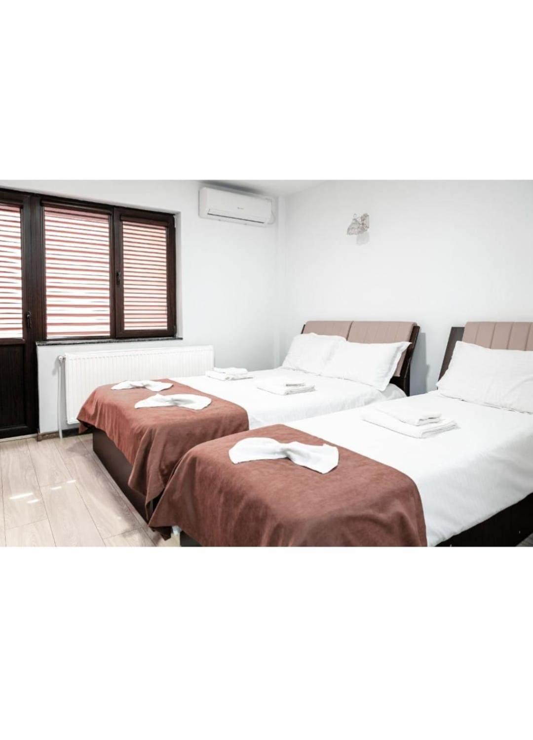 Casa șapte Din șapte * Curtea de Argeş